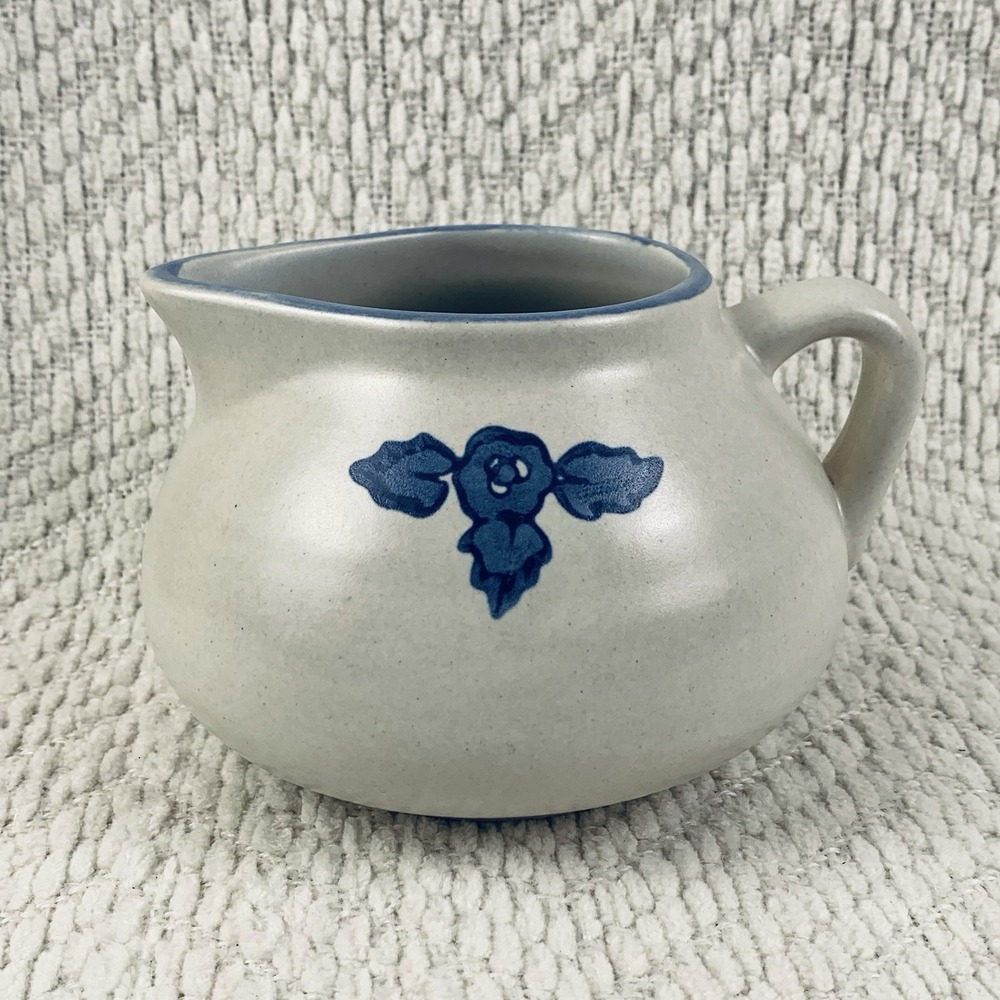 Vintage Pfaltzgraff Yorktowne Gravy Bowl Boat Handle Blue Accents Made in USA